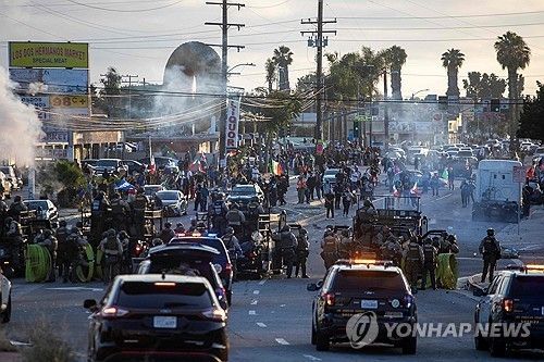 Protests against illegal immigration in LA/yonhap news