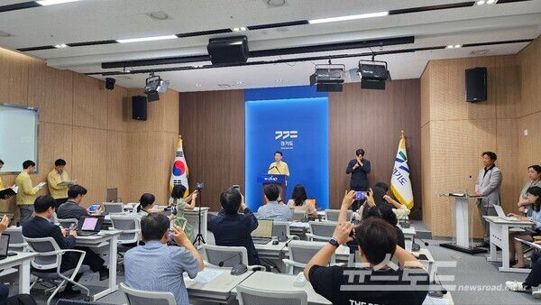 김성중 행정1부지사가 기자회견을 열고 경기도의 긴급 폭염 대책을 발표하고 있다./사진=뉴스로드 김영식 기자