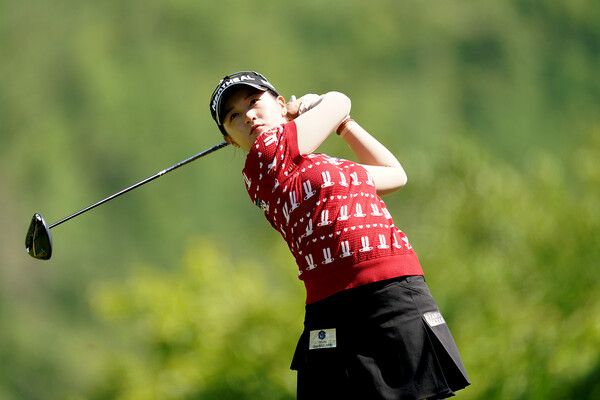 박현경이 티샷하고 있다. (사진제공 하이원리조트 여자오픈 대회조직위)&nbsp;