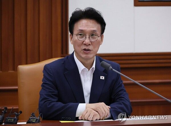 김민석 총리가 10일 국정현안관계장관회의를 주재하는 모습 [사진=연합뉴스]