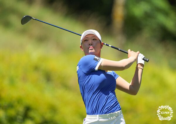 방신실 하이원리조트 여자오픈 2025 3R 2번홀 티샷 (사진제공 KLPGA)