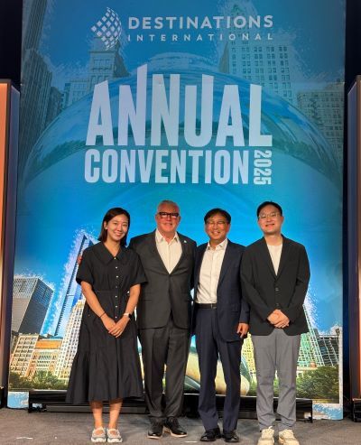 2025 DI 연례 총회 참가한 서울관광재단 임지수 과장, DI 돈 웰시 회장, 고양컨벤션뷰로 이상열 사무국장, 서울관광재단 김승환 과장(왼쪽부터). 서울시와 고양시는 동시에 아시아 최초로 ‘한국형 국제회의 파급효과 계산기’를 도입한 도시로 남게 됐다.