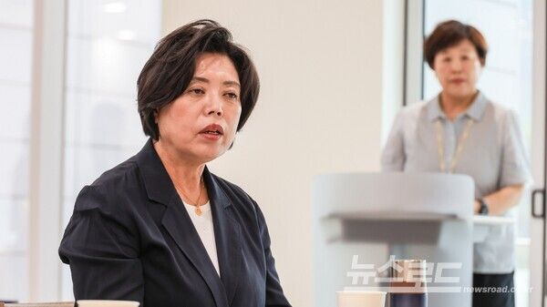 신계용 시장이 ‘과천형 GREEN 기업 인증서’ 전달식에서 발언하고 있다./사진=신계용 시장 페이스북&nbsp;