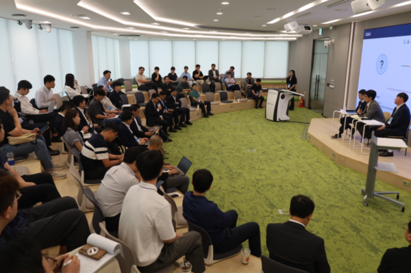 'KDB V:Launch 남부권 펀드 스페셜' 세션이 진행되고 있다. [사진=산업은행]