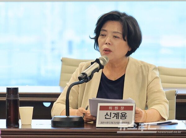 신계용 시장이 과천시 푸드테크산업 육성 전문가 위원회 첫 회의에서 발언하고 있다./사진=신계용 시장 페이스북