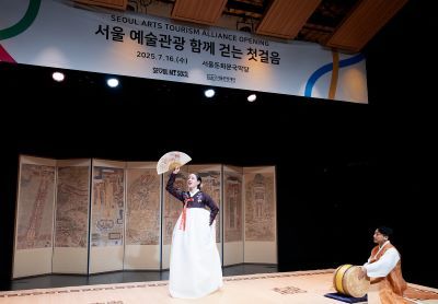 안나 예이츠 서울대 국악과 교수가 판소리 공연을 선보이고 있다. 사진=서울관광재단