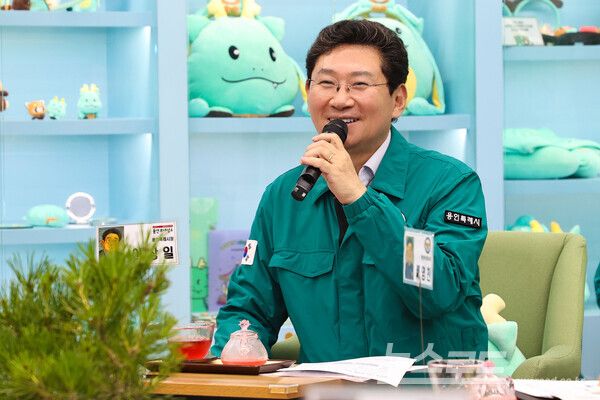 17일 시청에서 열린 제13회 안전문화살롱에서 이상일 시장이 발언하고 있다./사진=용인시