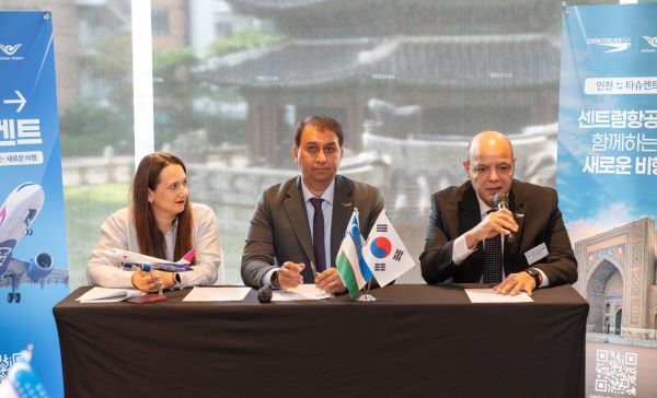 센트럼항공 관계자들이 기자들의 질문에 답하고 있다. [사진=미방항운]