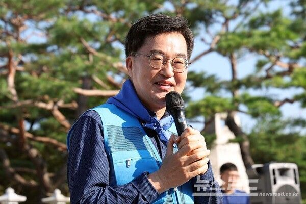 김동연 지사가 파주 임진각에서 열린 경기둘레길 ‘통일걷기’ 출정식에서 인사말을 하고 있다./사진=경기도