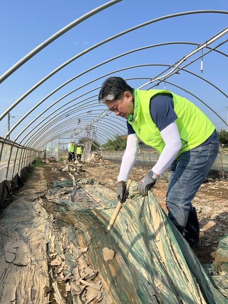 NH선물(대표이사 강필규)은 7월 30일, 최근 집중호우로 큰 피해를 본 충남 예산군 삽교읍을 찾아 수해복구 일손 돕기를 진행했다. 