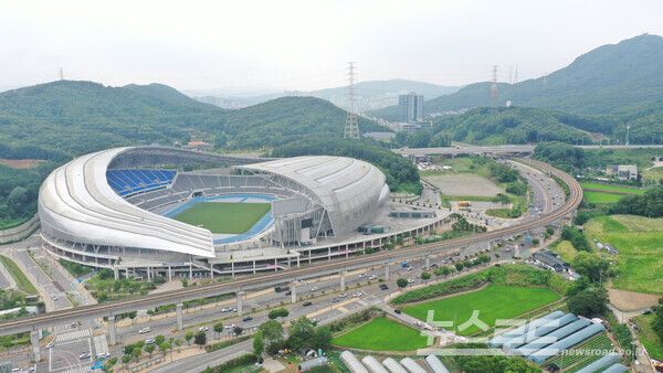 용인시 시민프로축구단 홈구장으로 사용될 용인미르스타디움 전경/사진=용인시