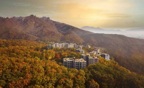 북한산 자락에 안긴 '안토'의 가을 전경 [사진=한화호텔앤드리조트]