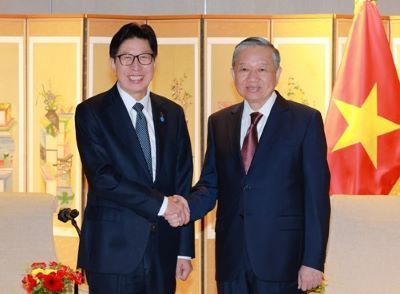 박형준 부산시장(왼쪽)과 ‘또 럼’ 베트남 당서기장 [출처=부산시]