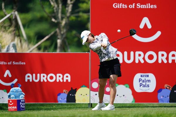 최은우가 2일 치러진 한국여자프로골프투어 2025 시즌 상반기 마지막 대회인 ‘2025 오로라월드 레이디스 챔피언십’대회 3라운드서 티샷하고 있다. 사진제공 골프채널&nbsp;