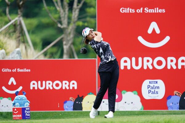 최민경이 2일 치러진 한국여자프로골프투어 2025 시즌 상반기 마지막 대회인 ‘2025 오로라월드 레이디스 챔피언십’대회 3라운드서 티샷하고 있다. 사진제공 골프채널&nbsp;