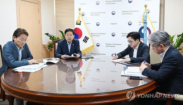 석유화학산업 사업재편 진행상황 관계장관 현안간담회/연합뉴스