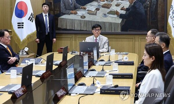 금융통화위원회 주재하는 이창용 총재/연합뉴스