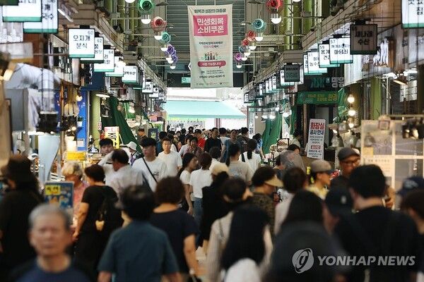 붐비는 전통시장/연합뉴스