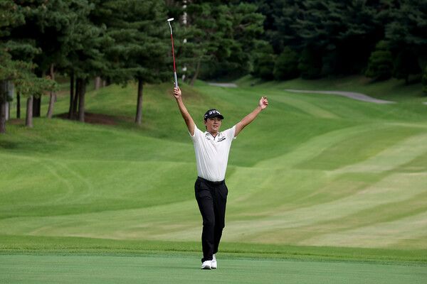 옥태훈 13번홀 버디 퍼티 성공 세레머니 사진제공 KPGA&nbsp;