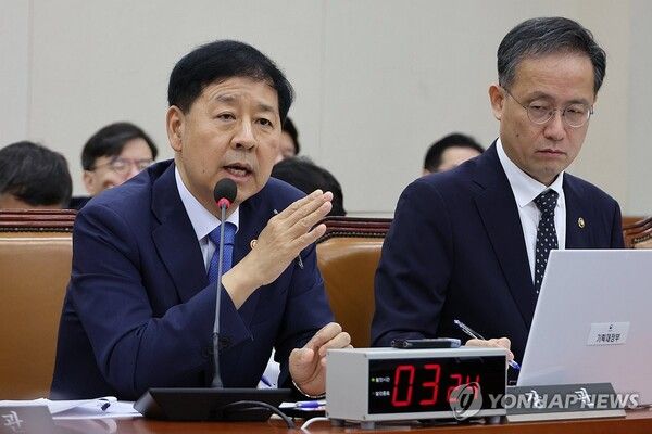 관세협상 관련 질의에 답하는 구윤철 부총리 [사진=연합뉴스]