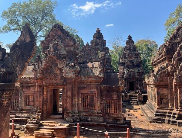 크메르예술의 보석이라 불리는 반테이 스레이 사진=조성진 기자