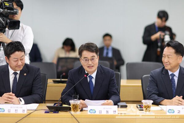 경기도청 율곡홀에서 열린 경기도-더불어민주당 예산정책협의회에서 김동연 경기도지사가 환영사를 하고있다./사진=경기도