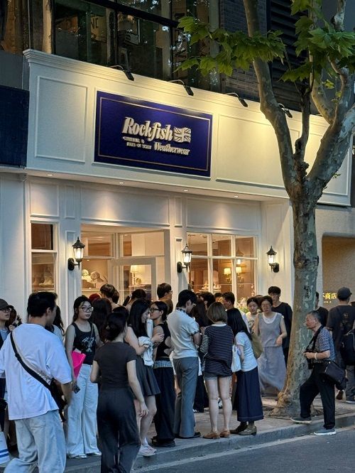 사진:=상하이 안푸루 매장 입장 대기행렬