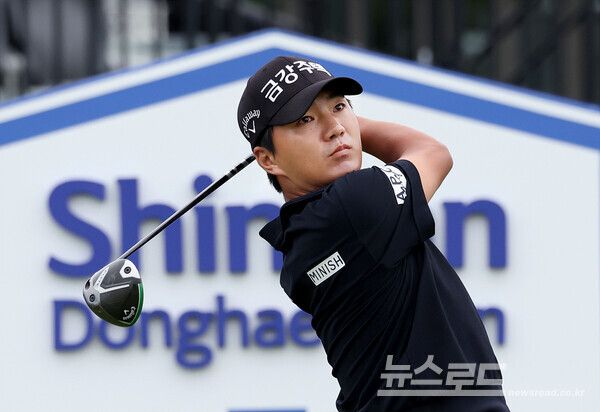 옥태훈이 1번홀 드라이버 티샷을 하고 있다./사진=KPGA