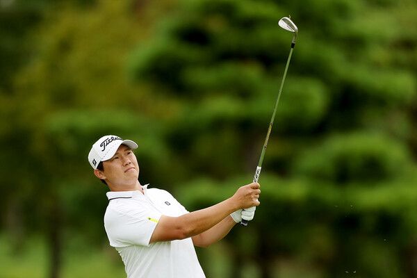 7번홀 아이언샷을 하는 이상희/사진=KPGA