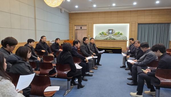 올 초 무안 제주항공 참사와 관련, 김정훈 문화체육관광부 관광정책국장이 한국중소여행사연합(회장 윤기주) 광주·전남, 경상지역 여행사 및 랜드사 대표들과 가진 간담회 장면 [사진=한중연].