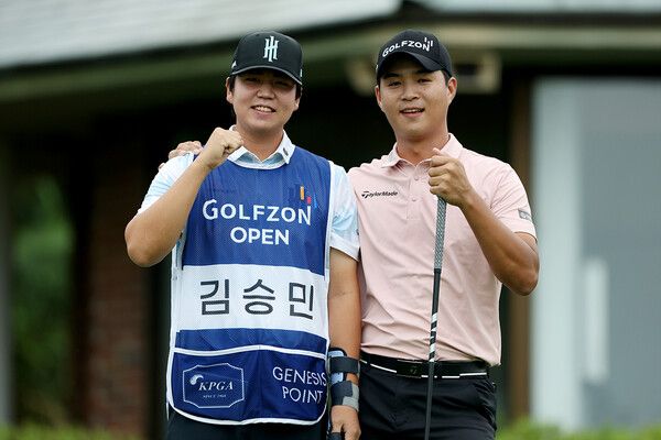 장유빈 김승민 화이팅 포즈 (사진제공 KPGA)