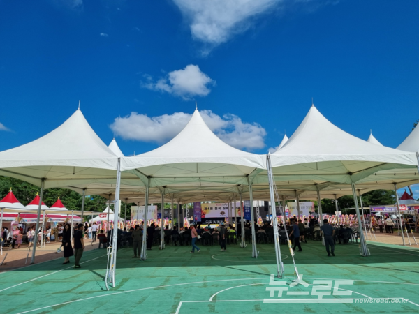 장호원복숭아축제 전경/사진=이천시