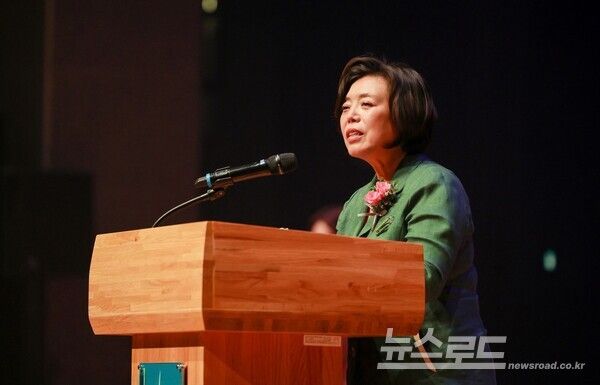 신계용 시장이 주민설명회에서 인사말을 하고 있다./사진=신계용 시장 페이스북