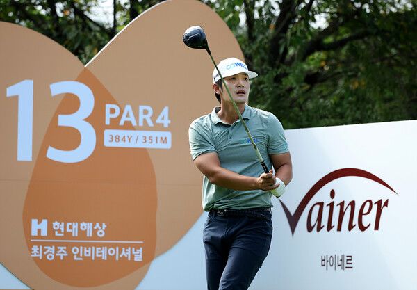 김종학 13번홀 드라이버 티샷후 볼의 방향 살피는 (사진제공 KPGA)