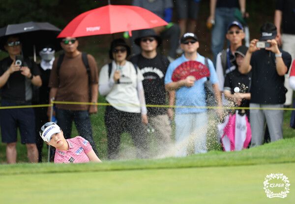이예원 제25회 하이트진로 챔피언십 3R 5번홀 벙커샷 (사진제공 KLPGA)
