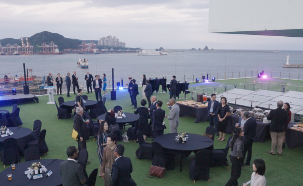코리아 유니크베뉴 ‘피아크’에서 진행중인 제 13회 부산국제항만컨퍼런스 친선만찬