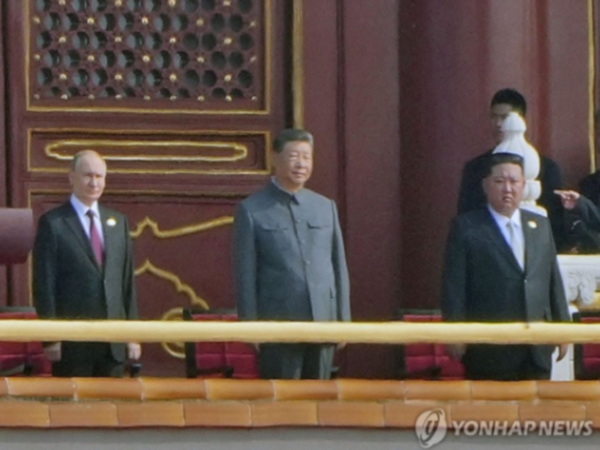 3일 블라디미르 푸틴 러시아 대통령, 시진핑 중국 국가 주석, 김정은 북한 국무위원장이 중국 베이징 톈안먼광장에서 열린 전승절 80주년 기념식에 참석했다. [사진=연합뉴스]