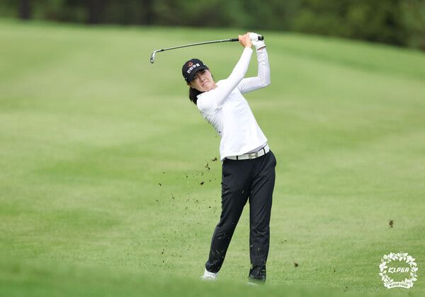 이정민 KB금융 스타챔피언십 1R 9번홀 아이언샷 (사진제공 KLPGA)