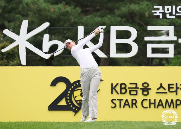 문정민 KB금융 스타챔피언십 1R 1번홀 티샷 (사진제공 KLPGA)