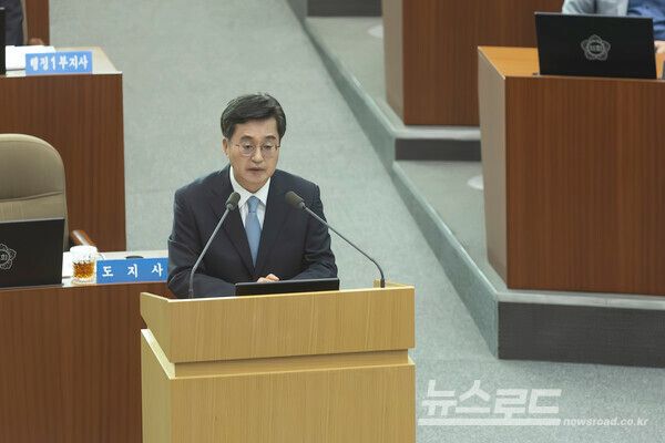 8일 오전 경기도의회 본회의장에서 김동연 경기도지사가 도정질의(일문일답)을 받고 있다./사진=경기도