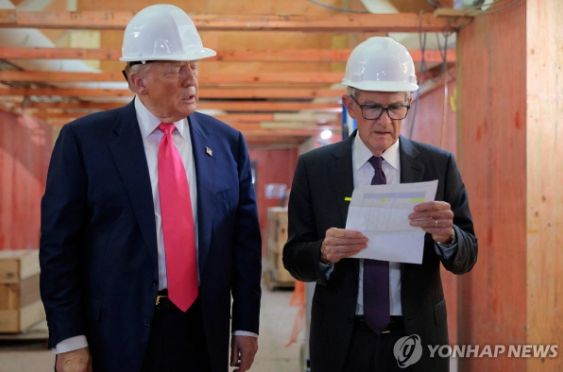 트럼프 대통령과 파월 의장/연합뉴스