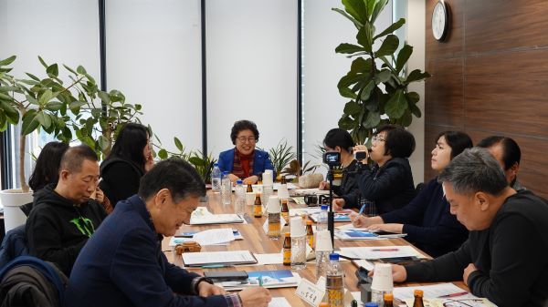 조태숙 서울시관광협회장이 기자들과 일문일답을 진행하고 있다. [사진=서울시관광협회]