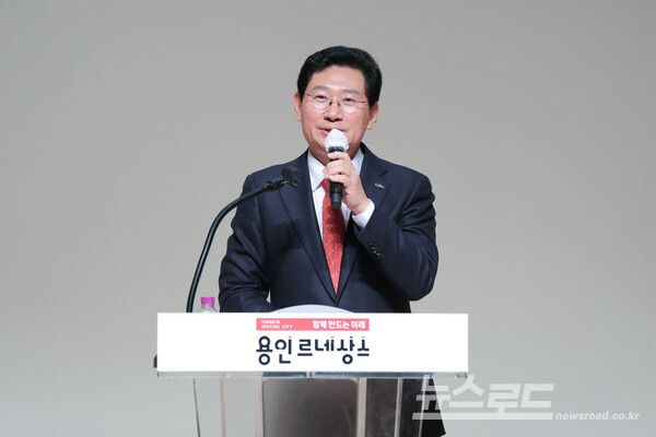 이상일 시장이 2일 시청 에이스홀에서 열린 2026년 시무식에서 발언하고 있다./사진=용인시&nbsp;