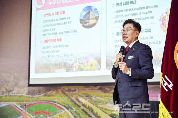 전진선 군수가 '2026년 군민과 함께하는 소통한마당'을 진행하고 있다./사진=양평군&nbsp;