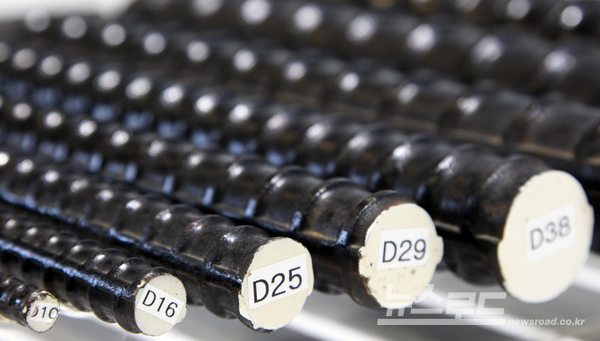 현대제철 전기로에서 생산한 탄소저감형 철근 [사진=현대제철]