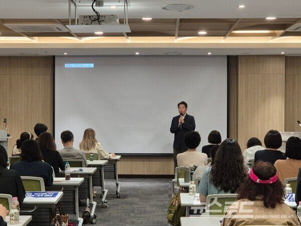 윤일영 의원이 '2026년 마을만들기 역량강화 교육'에서 발언하고 있다./사진=윤일영 의원실