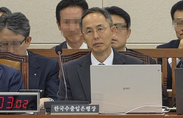 황기연 수출입은행장이 20일&nbsp;국회 재정경제기획위원회 국정감사에서 답변하고 있는 모습/사진=최지훈 기자