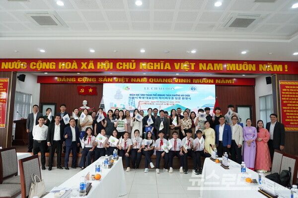 의왕시 중학생 10명으로 구성된 학생 문화교류 대표단이 지난 3일부터 9일까지 7일간 국제 우호도시인 베트남 다낭시 하이쩌우동을 방문했다./사진=의왕시&nbsp;