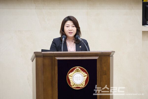 박희정 의원이 11일 열린 제300회 임시회 제2차 본회의에서 5분 자유발언을 하고 있다./사진=용인시의회