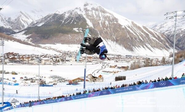 최가온 선수의&nbsp;2026 밀라노·코르티나담페초 동계올림픽 '스노보드 여자 하프파이프' 결선 모습/사진=양평군